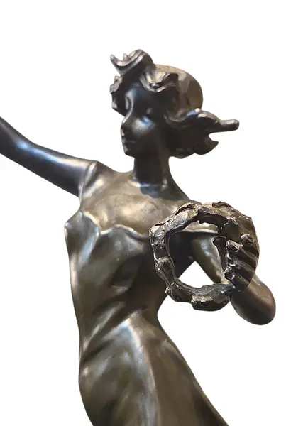 Foto de um(a) Luminária Francesa "La Jeunesse" – Escultura Art Nouveau Assinada por Geo Maxim, da categoria de Escultura. Belíssima luminária escultórica de mesa, típica do período Belle Époque francesa. A peça retrata uma figura feminina... Mostrado de uma perspectiva diferente. Vendido no marketplace Trésors.