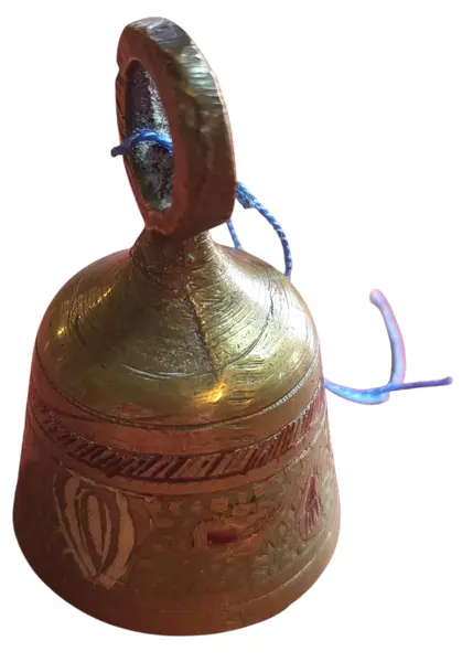 Foto de um(a) Sino Decorativo em Bronze, da categoria de Outros colecionáveis. Beleza artesanal e som cristalino.Este sino é uma peça versátil, ideal tanto para colecionadores quanto para uso em rituais,... Mostrado de uma perspectiva diferente. Vendido no marketplace Trésors.