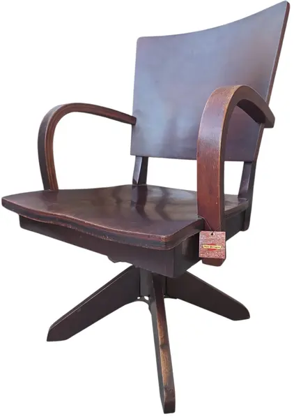 Foto de um(a) Cadeira de Escritório Giratória Xerife Ritzmann em Madeira, da categoria de Poltronas. Autêntica e robusta cadeira de escritório antiga modelo Xerife, fabricada pela renomada e tradicional marca Ritzmann. Uma... Mostrado de uma perspectiva diferente. Vendido no marketplace Trésors.