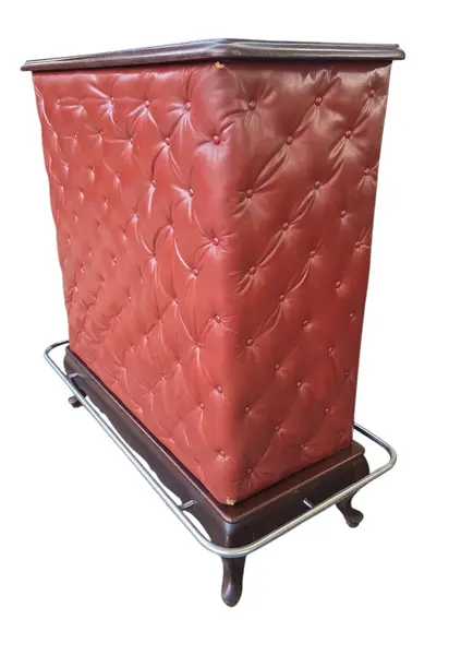 Foto de um(a) Relíquia Anos 60: Bar em Imbuia, Courvin de Época e Piseira de Metal, da categoria de Bares. Uma verdadeira obra de arte para sua casa. Este barzinho exclusivo transporta você diretamente para a sofisticação dos anos... Mostrado de uma perspectiva diferente. Vendido no marketplace Trésors.