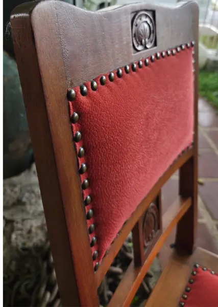 Foto de um(a) Cadeira Centenária, da categoria de Outras cadeiras . Adicione personalidade e história ao seu ambiente com esta belíssima cadeira centenária, uma das madeiras mais nobres e... Mostrado de uma perspectiva diferente. Vendido no marketplace Trésors.