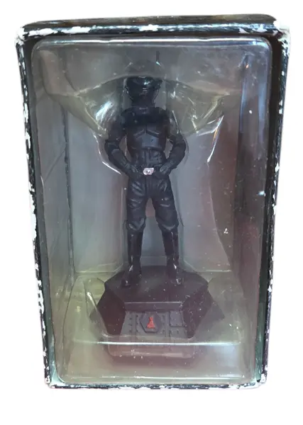 Foto de um(a) Estátua Articulada Star Wars Imperial Gunner - Peça de Xadrez Colecionável (Peão Preto) - Pintado à Mão, da categoria de Figuras de ação. Adicione uma peça de precisão e autoridade imperial à sua coleção com esta estátua do Imperial Gunner. Esta figura detalhada... Mostrado de uma perspectiva diferente. Vendido no marketplace Trésors.