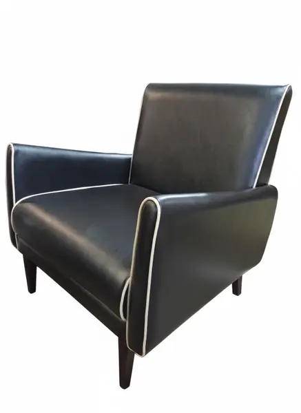 Foto de um(a) Poltrona Retrô Vintage NG Anos 60 – Courvin Preto e Pés Palito, da categoria de Poltronas. Um Ícone do Design Mid-Century para seu Espaço Esta Poltrona Retrô Vintage, modelo NG, é a escolha definitiva para quem... Vendido no marketplace Trésors.