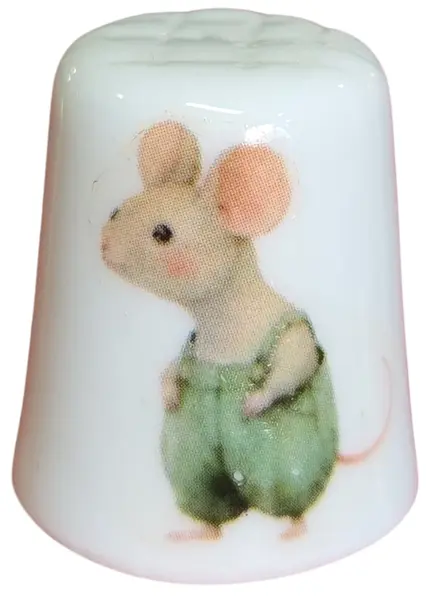 Foto de um(a) Dedal em Porcelana Decorado - Ratinho e Pássaro no Galho - Colecionável, da categoria de Outros colecionáveis. Esta peça colecionável destaca-se pelo design detalhado em ambos os lados, unindo simpatia e natureza em um único objeto... Vendido no marketplace Trésors.