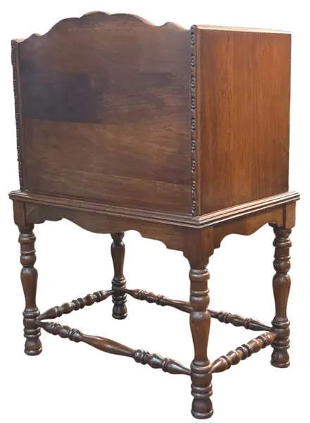Foto de um(a) Raro Armário Porta-Charutos Antigo, da categoria de Caixas e estojos para charutos. Magnífico e Raro Móvel Humidor / Porta-Charutos Antigo Exclusiva peça de mobiliário antigo de alto padrão, destinada... Mostrado de uma perspectiva diferente. Vendido no marketplace Trésors.