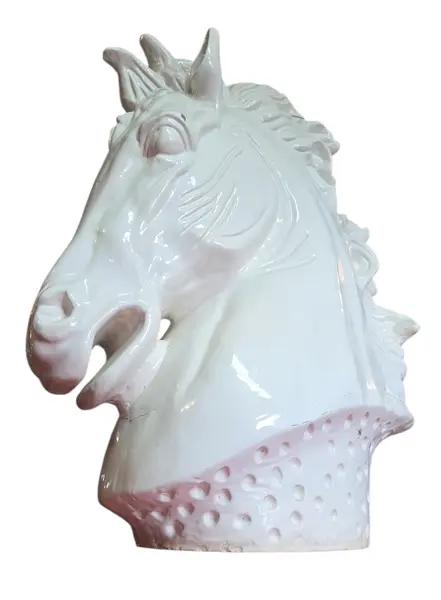 Foto de um(a) Garanhão em Porcelana Esmaltada, da categoria de Escultura. Escultura em porcelana fina com acabamento em esmalte de alto brilho. A técnica de esmaltação a altas temperaturas garante... Mostrado de uma perspectiva diferente. Vendido no marketplace Trésors.