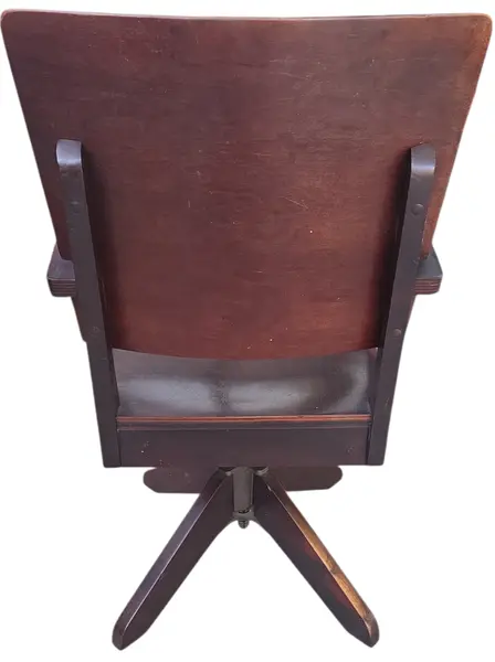 Foto de um(a) Cadeira de Escritório Giratória Xerife Ritzmann em Madeira, da categoria de Poltronas. Autêntica e robusta cadeira de escritório antiga modelo Xerife, fabricada pela renomada e tradicional marca Ritzmann. Uma... Mostrado de uma perspectiva diferente. Vendido no marketplace Trésors.