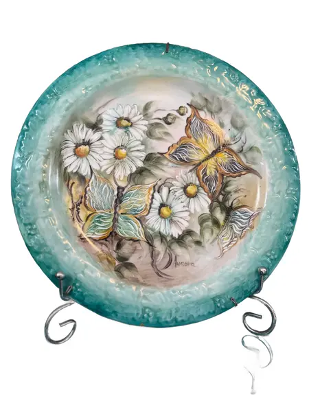Foto de um(a) Prato de parede pintado à mão, da categoria de Pratos Decorativos. Prato de parede em porcelana, pintado à mão, assinado. Vendido no marketplace Trésors.