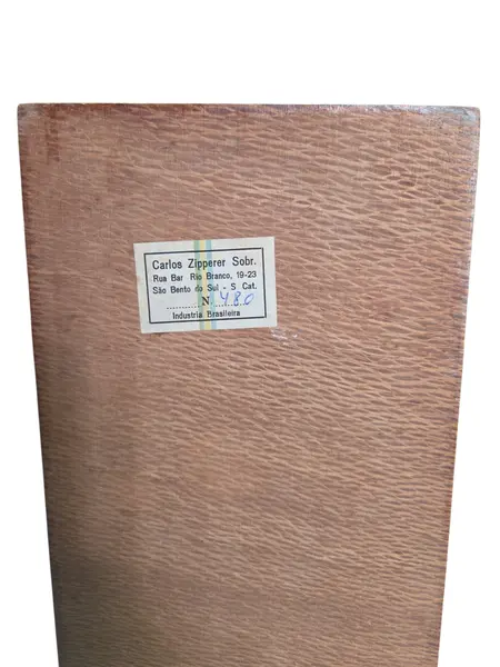 Foto de um(a) Porta-Selos em Madeira com Marchetaria Fina – Trabalho Artesanal, da categoria de Cestos e Caixas. Uma peça de requinte para os amantes da filatelia e da marcenaria clássica. Este porta-selos apresenta um minucioso trabalho... Mostrado de uma perspectiva diferente. Vendido no marketplace Trésors.