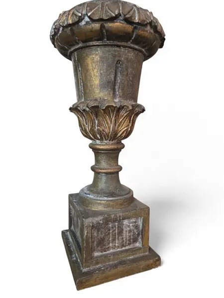 Foto de um(a) Abajur Rústico Madeira Entalhada - Arte e Aconchego, da categoria de Abajures. Traga a natureza para dentro de casa. Nosso abajur entalhado valoriza os veios naturais da madeira, proporcionando uma... Mostrado de uma perspectiva diferente. Vendido no marketplace Trésors.