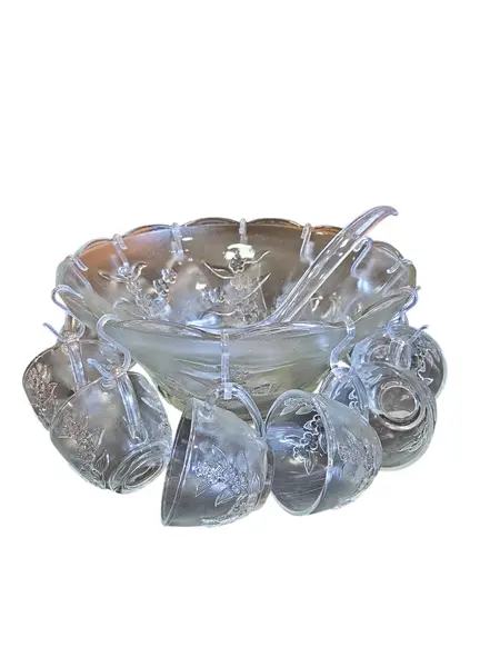 Foto de um(a) Jogo de Poncheira da Indonésia - Conjunto Completo com 27 Peças, da categoria de Travessas e tigelas. Este conjunto de 27 peças é ideal para servir com elegância e precisão. Abaixo, as especificações detalhadas de cada item... Vendido no marketplace Trésors.