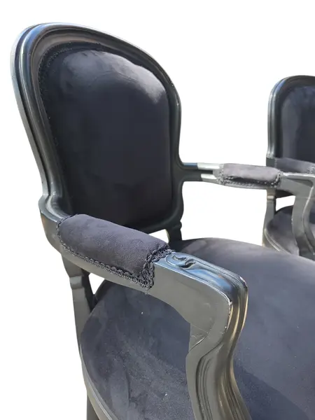 Foto de um(a) Par de Poltronas Luís XV, da categoria de Poltronas. Lindo par de poltronas clássicas em estilo Luis XV, com estrutura em madeira trabalhada e entalhes manuais. Peças autênticas... Mostrado de uma perspectiva diferente. Vendido no marketplace Trésors.