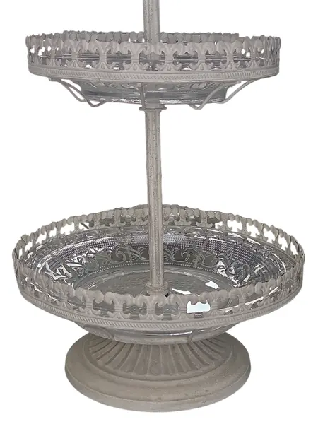 Foto de um(a) Fruteira / Doceira de 2 Andares Estilo Provençal - Metal Trabalhado e Vidro, da categoria de Fruteiras. Elegante suporte de dois andares com design inspirado no estilo Shabby Chic / Provençal. Esta peça une a robustez do metal... Mostrado de uma perspectiva diferente. Vendido no marketplace Trésors.