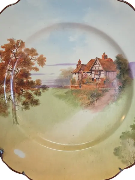 Foto de um(a) Prato Decorativo Royal Doulton England N°440, da categoria de Pratos Decorativos. Tradição e Realeza: Prato em Porcelana Inglesa Royal Doulton Adquira um pedaço da história da cerâmica britânica com este... Mostrado de uma perspectiva diferente. Vendido no marketplace Trésors.