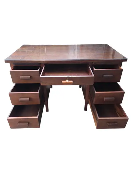 Foto de um(a) Rara Escrivaninha Ronconi em Imbuia Maciça – Design Atemporal e Selo de Autenticidade, da categoria de Escrivaninhas e Mesas de escritório. Uma oportunidade única para adquirir uma peça de história do mobiliário brasileiro. Esta escrivaninha, fabricada pela... Mostrado de uma perspectiva diferente. Vendido no marketplace Trésors.