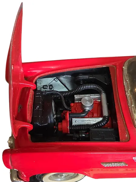 Foto de um(a) Miniatura Ford Thunderbird 1955 - Escala 1:18 - Vermelho/Branco (Relíquia), da categoria de Carros e caminhões de brinquedo. Apresentamos uma peça icônica do automobilismo americano: a miniatura do Ford Thunderbird 1955. Este exemplar capta toda a... Mostrado de uma perspectiva diferente. Vendido no marketplace Trésors.