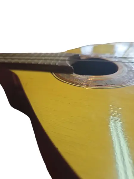 Foto de um(a) Bandolim Antigo Anos 60, da categoria de Instrumentos musicais. Se você busca o timbre doce e percussivo que define as gravações clássicas dos anos 60, este instrumento é uma oportunidade... Mostrado de uma perspectiva diferente. Vendido no marketplace Trésors.