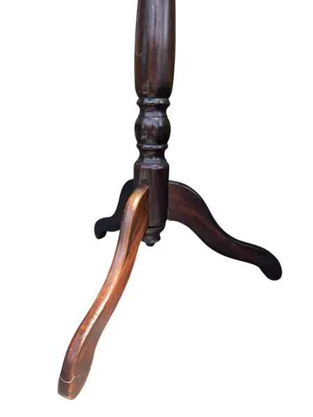 Foto de um(a) Mancebo Cabideiro de Chão em Madeira Imbuia – Estilo Clássico Torneado, da categoria de Cabideiros e porta-chapéus. Elegância e organização para o seu hall de entrada ou quarto. Este mancebo é fabricado em imbuia maciça, uma das madeiras... Mostrado de uma perspectiva diferente. Vendido no marketplace Trésors.