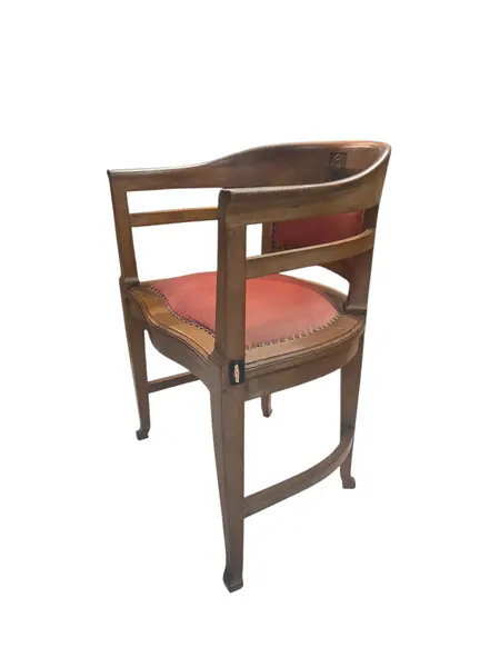 Foto de um(a) Rara Poltrona Centenária – Relíquia do Mobiliário Brasileiro, da categoria de Poltronas. Uma oportunidade única para possuir um pedaço da história. Esta poltrona exibe a tonalidade profunda e os veios únicos que... Vendido no marketplace Trésors.