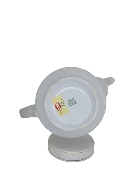 Foto de um(a) Bule de Café em Porcelana Real - Floral Vintage com Friso a Ouro, da categoria de Bules. Elegante bule de café antigo em porcelana branca de alta qualidade, fabricado pela renomada Porcelana Real (São Paulo). Esta... Mostrado de uma perspectiva diferente. Vendido no marketplace Trésors.