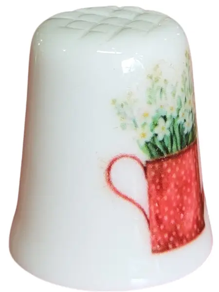 Foto de um(a) Dedal de Coleção em Porcelana - Estampa Regador com Flores e Borboletas, da categoria de Outros colecionáveis. Encantador dedal colecionável em porcelana branca, perfeito para entusiastas de costura, colecionadores de miniaturas ou... Mostrado de uma perspectiva diferente. Vendido no marketplace Trésors.