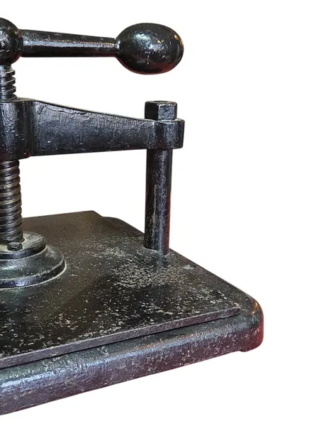 Foto de um(a) Prensa de Encadernação Antiga em Ferro Fundido, da categoria de Outros colecionáveis. Prensa manual clássica, robusta e pesada, confeccionada inteiramente em ferro fundido. Peça ideal para ateliers de... Mostrado de uma perspectiva diferente. Vendido no marketplace Trésors.