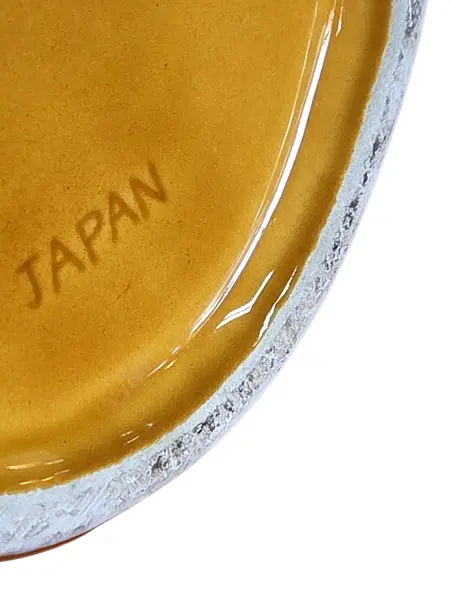 Foto de um(a) Potiche Antigo Leão de Cerâmica - Japan, da categoria de Garrafas, potes e jarros. Encantador potiche em cerâmica vitrificada, representando um leão com chapéu de explorador (safari). Esta peça é um exemplar... Mostrado de uma perspectiva diferente. Vendido no marketplace Trésors.