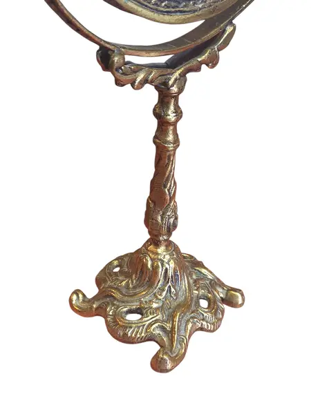 Foto de um(a) Espelho de Bancada em Bronze - Moldura Trabalhada com Fundo em Porcelana Floral, da categoria de Espelhos. Encantador espelho de bancada estilo vintage, uma peça decorativa clássica que une a robustez do bronze à delicadeza da... Mostrado de uma perspectiva diferente. Vendido no marketplace Trésors.