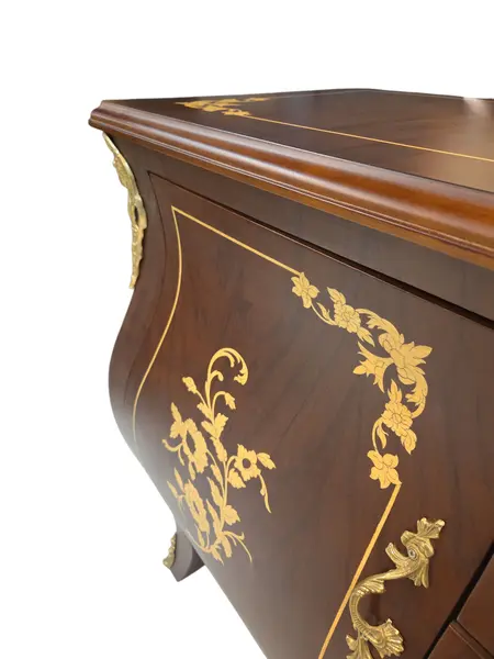 Foto de um(a) Balcão Buffet Bombê Antigo em Madeira Nobre com Marchetaria e Bronze, da categoria de Aparadores e Buffet. Excepcional Balcão Buffet Bombê com Rica Marchetaria e Bronze Uma obra-prima do mobiliário clássico, este balcão buffet une... Mostrado de uma perspectiva diferente. Vendido no marketplace Trésors.