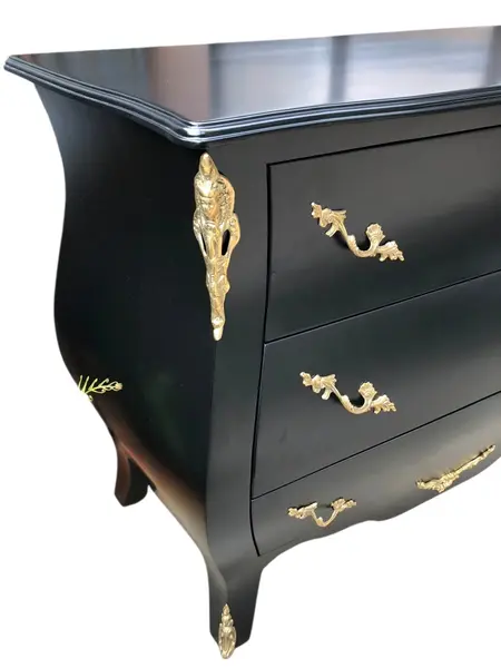 Foto de um(a) Cômoda Clássica Bombê com ornamentos em bronze, da categoria de Cômodas e Sapateira. Mostrado de uma perspectiva diferente. Vendido no marketplace Trésors.