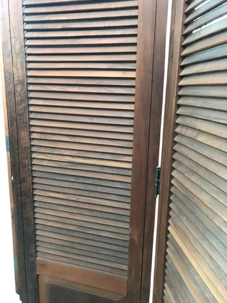 Foto de um(a) Biombo em Madeira Maciça, da categoria de Telas, divisórias e biombos. Mostrado de uma perspectiva diferente. Vendido no marketplace Trésors.
