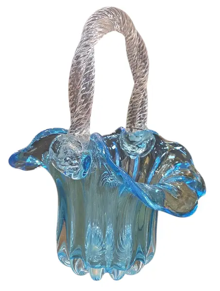 Foto de um(a) Cesta em Murano Azul, da categoria de Cestos e Caixas. Cesta em Murano Mais do que um objeto, uma obra de arte. Esta cesta em Murano captura a luz de forma mágica, trazendo a... Vendido no marketplace Trésors.