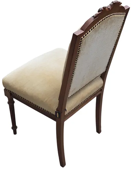 Foto de um(a) Cadeira Antiga Luís XVI em Madeira Nobre Entalhada, da categoria de Outras cadeiras. Elegante cadeira de época clássico francês (Luís XVI), confeccionada em madeira nobre de alta densidade com ricos detalhes... Mostrado de uma perspectiva diferente. Vendido no marketplace Trésors.