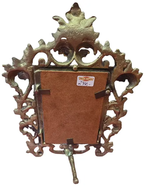 Foto de um(a) Porta Retrato em Bronze Retangular - Vertical, da categoria de Porta retratos. Belíssimo porta-retrato vertical confeccionado em bronze de alta qualidade. Esta peça apresenta um trabalho de fundição... Mostrado de uma perspectiva diferente. Vendido no marketplace Trésors.