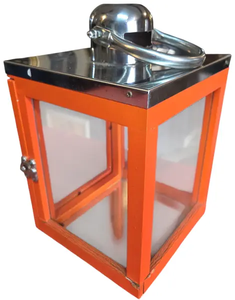 Foto de um(a) Pequena Lanterna Decorativa Porta-Velas em Madeira Laranja e Aço Inox, da categoria de Sinalizadores. Adicione um toque de sofisticação e cor ao seu ambiente com esta belíssima Lanterna Decorativa. Unindo a robustez da madeira... Vendido no marketplace Trésors.