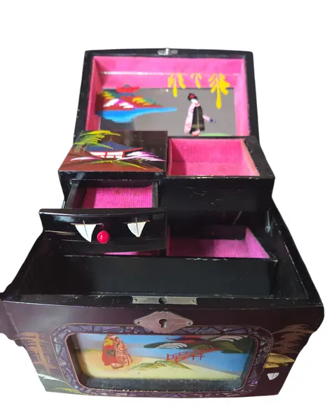 Foto de um(a) Caixa de Musica Japonesa, da categoria de Cestos e Caixas. Equilíbrio perfeito entre arte e engenharia. As caixas de música japonesas são reconhecidas globalmente pela pureza acústica... Mostrado de uma perspectiva diferente. Vendido no marketplace Trésors.