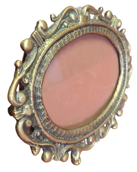 Foto de um(a) Porta Retrato em Bronze Oval - Horizontal, da categoria de Porta retratos. Belíssimo porta-retrato horizontal oval confeccionado em bronze de alta qualidade. Esta peça apresenta um trabalho de... Mostrado de uma perspectiva diferente. Vendido no marketplace Trésors.