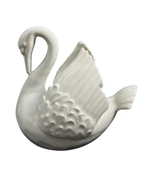 Foto de um(a) Cisne Cachepô em Porcelana, da categoria de Cachepot. Cisne em Porcelana branca, peça fantástica e em perfeito estado, esmaltação impecável, pode ser usado como centro de mesa,... Vendido no marketplace Trésors.