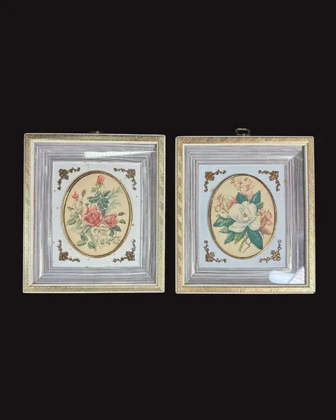 Foto de um(a) Par de Quadros Vintage Gravura Rosas, da categoria de Molduras para quadros. Par de antigos quadros americanos, no estilo Caixa, com gravura de rosas, emolduradas por fantásticos paspatour em trabalho... Mostrado de uma perspectiva diferente. Vendido no marketplace Trésors.