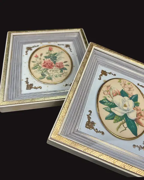 Foto de um(a) Par de Quadros Vintage Gravura Rosas, da categoria de Molduras para quadros. Par de antigos quadros americanos, no estilo Caixa, com gravura de rosas, emolduradas por fantásticos paspatour em trabalho... Mostrado de uma perspectiva diferente. Vendido no marketplace Trésors.