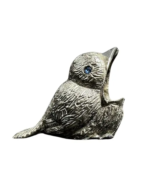 Foto de um(a) Pássaro Paliteiro Vintage em metal, da categoria de Paliteiros. Paliteiro VINTAGE em metal representando pássaro, apesar do metal ser mais rústico a peça ainda é delicada, possui pequenas... Vendido no marketplace Trésors.