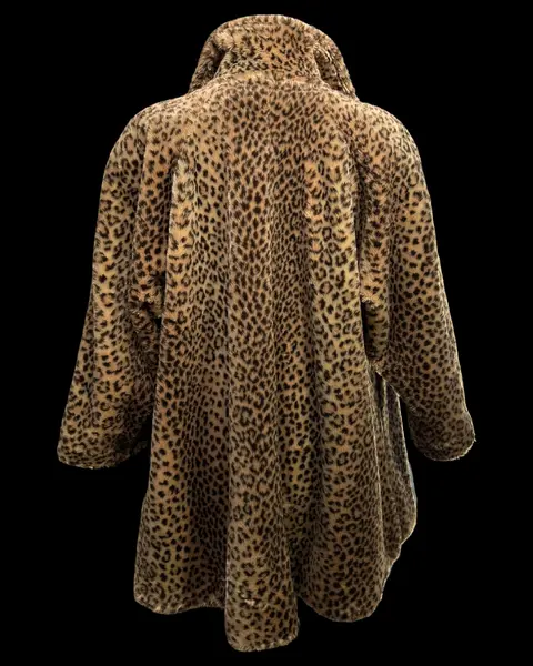 Foto de um(a) Casaco Vintage em Pelúcia Animal Print, da categoria de Casacos. INCRÍVEL casaco VINTAGE, pelúcia acrílica impecável, importado EUA, possui bolsos com acabamento em couro, modelagem... Mostrado de uma perspectiva diferente. Vendido no marketplace Trésors.