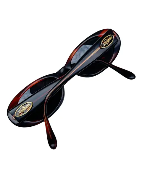 Foto de um(a) Óculos Vintage Marie Claire, da categoria de Óculos. Óculos VINTAGE Marie Claire, armação em acetato na cor marrom avermelhado, semi transparência, lentes escuras pretas. Seu... Mostrado de uma perspectiva diferente. Vendido no marketplace Trésors.