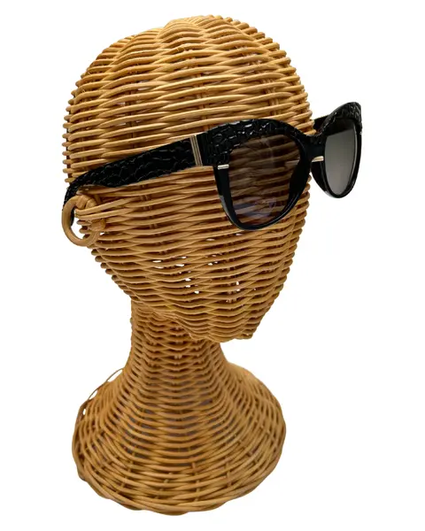 Foto de um(a) Óculos Roberto Cavalli, da categoria de Óculos. Óculos atribuído à Roberto Cavalli, modelo Teti RC74OS, armação em acetato na cor preta padrao croco e detalhes fosco,... Mostrado de uma perspectiva diferente. Vendido no marketplace Trésors.
