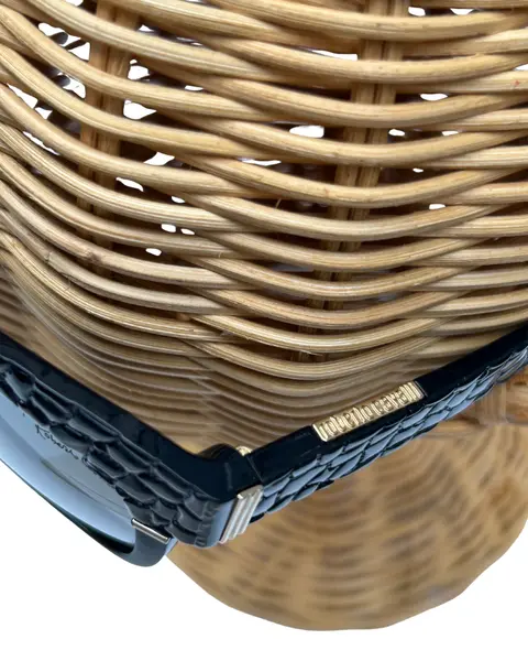 Foto de um(a) Óculos Roberto Cavalli, da categoria de Óculos. Óculos atribuído à Roberto Cavalli, modelo Teti RC74OS, armação em acetato na cor preta padrao croco e detalhes fosco,... Mostrado de uma perspectiva diferente. Vendido no marketplace Trésors.