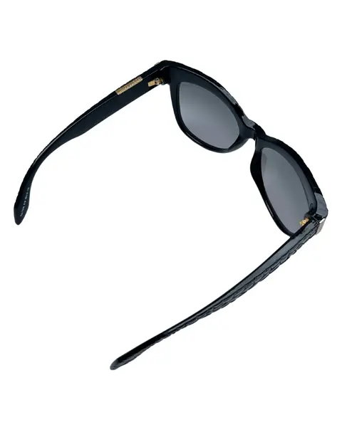 Foto de um(a) Óculos Roberto Cavalli, da categoria de Óculos. Óculos atribuído à Roberto Cavalli, modelo Teti RC74OS, armação em acetato na cor preta padrao croco e detalhes fosco,... Mostrado de uma perspectiva diferente. Vendido no marketplace Trésors.