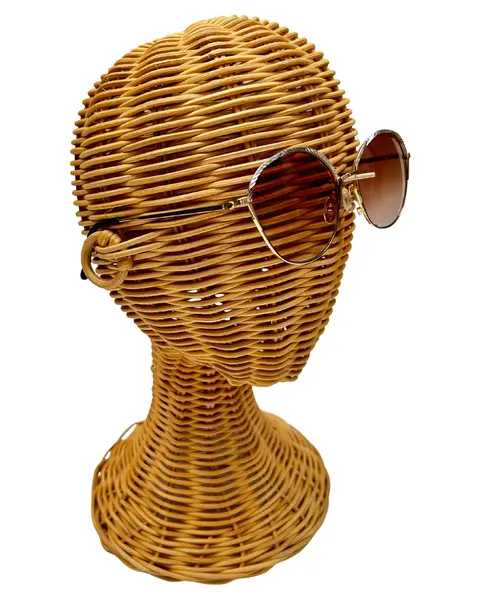 Foto de um(a) Armação Vintage Dior, da categoria de Óculos. Armação VINTAGE Christian Dior, as lentes atuais possui em grau, em metal cinzelado em ouro e prata , seu modelo... Mostrado de uma perspectiva diferente. Vendido no marketplace Trésors.