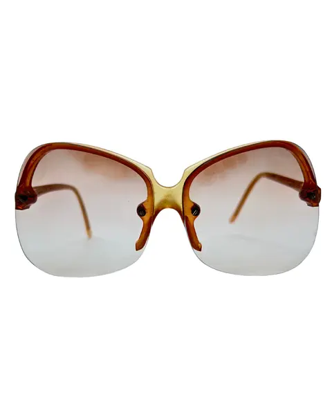 Foto de um(a) Armação Vintage Montmartre, da categoria de Óculos. Armação VINTAGE Montmartre, as lentes atuais possui em grau, em acetato marrom champanhe transparente , lentes claras/média... Mostrado de uma perspectiva diferente. Vendido no marketplace Trésors.