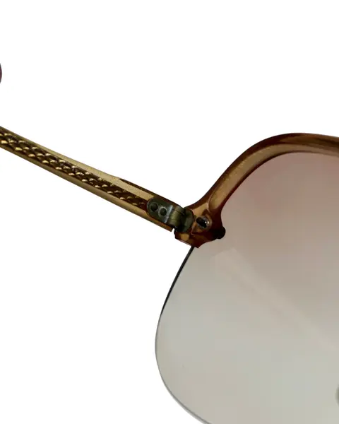 Foto de um(a) Armação Vintage Montmartre, da categoria de Óculos. Armação VINTAGE Montmartre, as lentes atuais possui em grau, em acetato marrom champanhe transparente , lentes claras/média... Mostrado de uma perspectiva diferente. Vendido no marketplace Trésors.