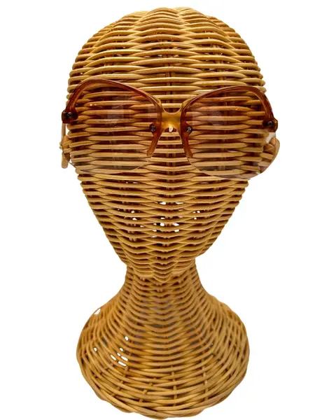 Foto de um(a) Armação Vintage Montmartre, da categoria de Óculos. Armação VINTAGE Montmartre, as lentes atuais possui em grau, em acetato marrom champanhe transparente , lentes claras/média... Mostrado de uma perspectiva diferente. Vendido no marketplace Trésors.